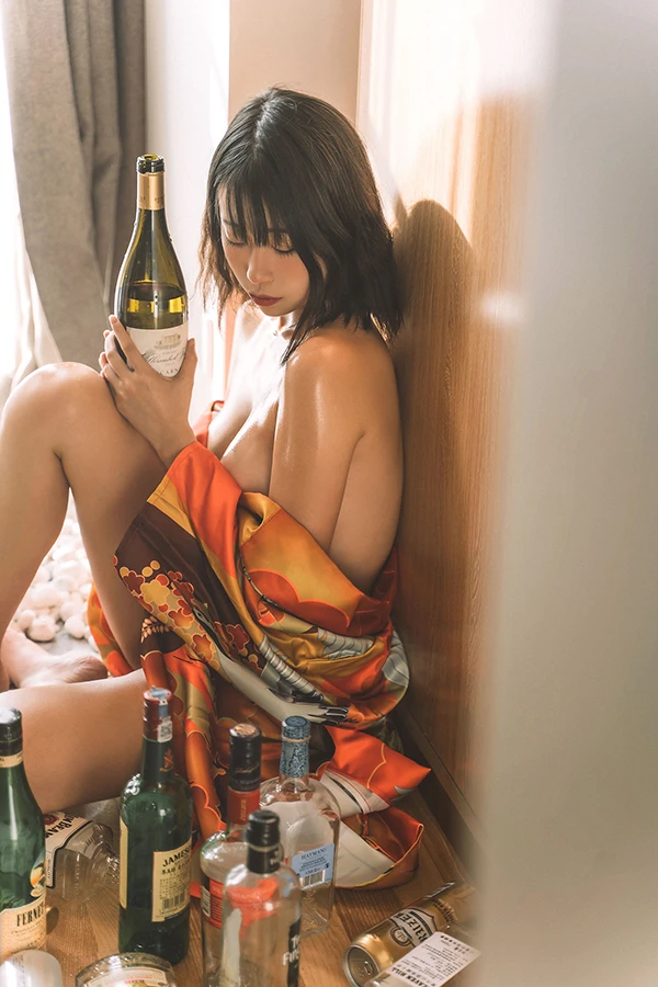网红美女奈汐酱nice 消愁+OL诱惑写真